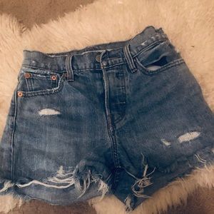 NWOT Levi Wedgie Short size 24